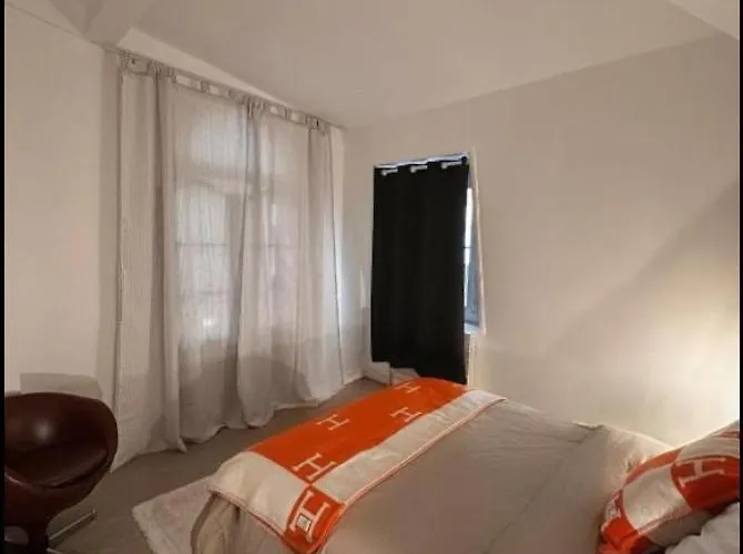 Champs-elysees Montaigne Luxe *