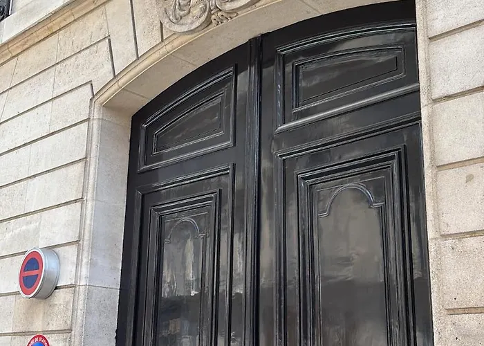 Champs-elysees Montaigne Luxe Paris