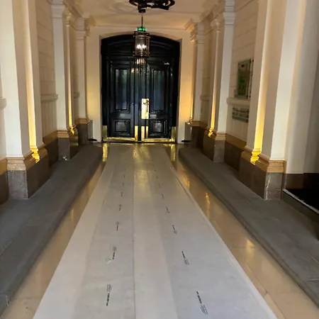 Champs-elysees Montaigne Luxe Апартаменты *