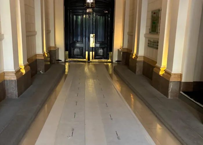 Champs-elysees Montaigne Luxe Apartman *